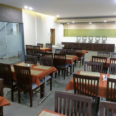 Hotel The Sentosa Rajkot Ngoại thất bức ảnh